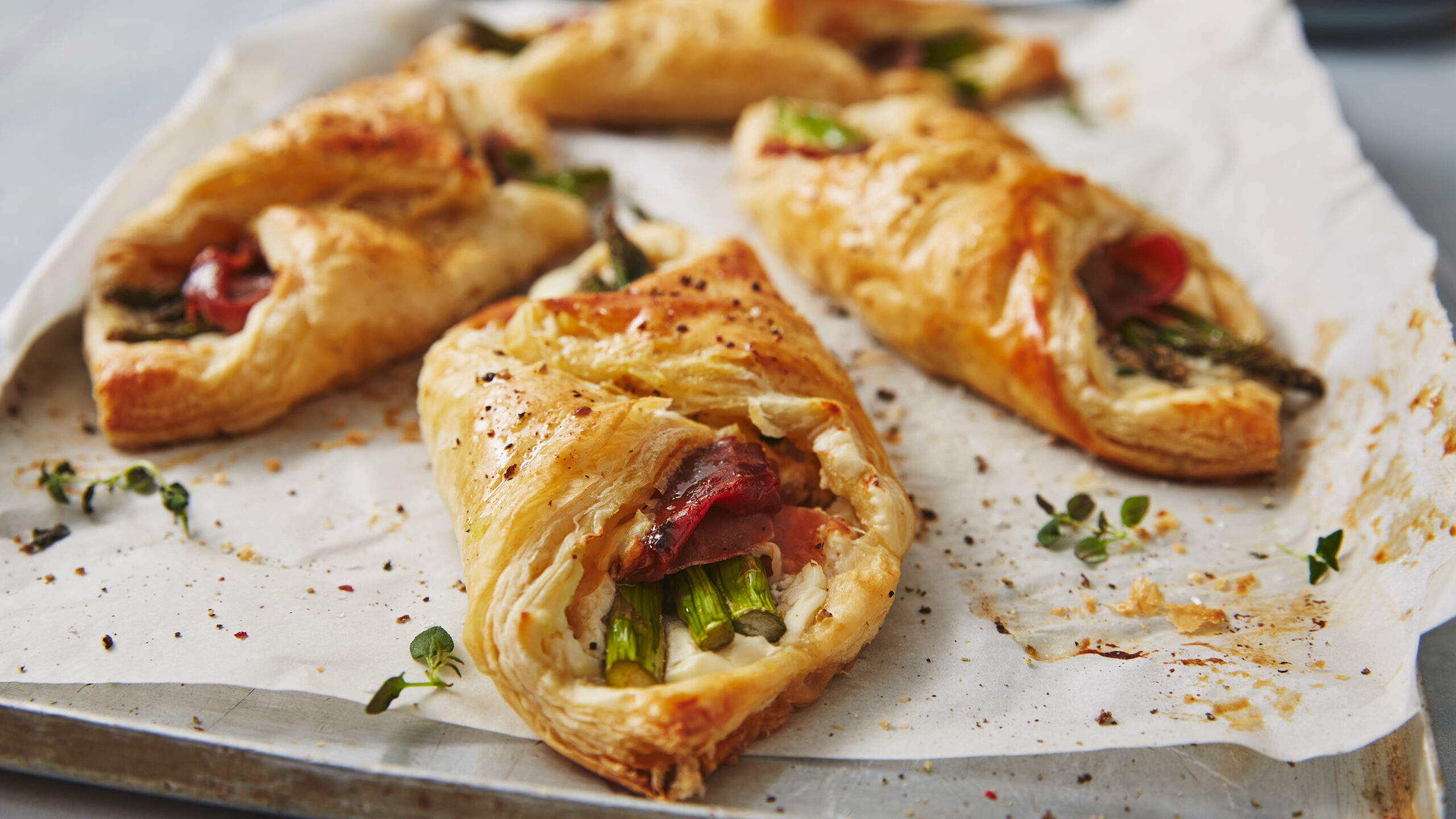 asparagus and parma ham pastries